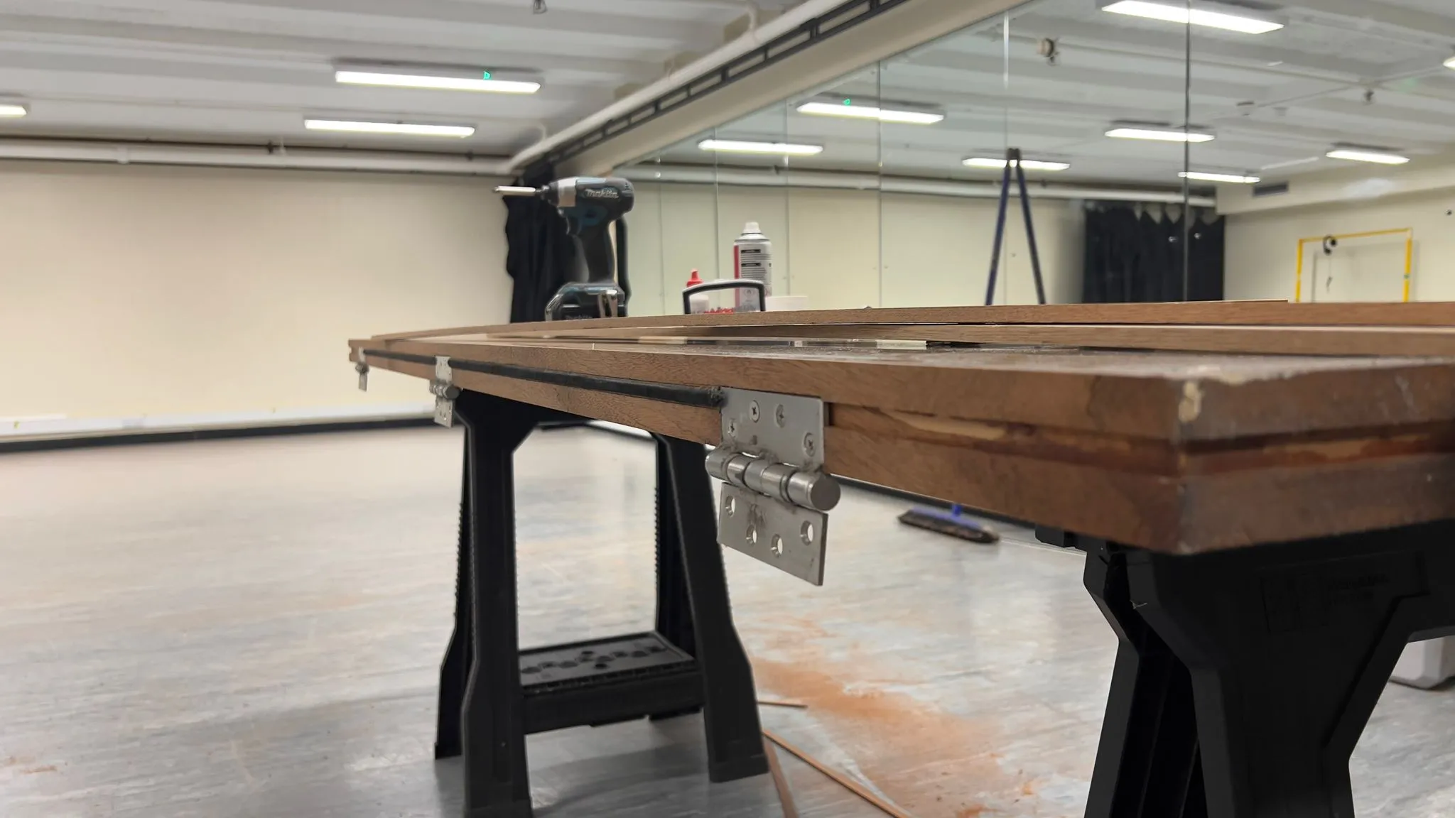 Fire door hinge inspection